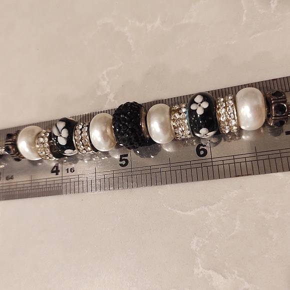 Bella Perlina | Crystal Bead Bracelet Black & White Rhinestones Daisy Flower - Picture 6 of 9